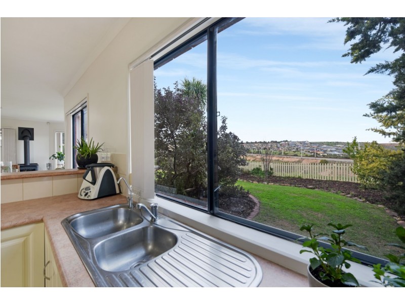 24 Freebairn Drive, Hallett Cove SA 5158