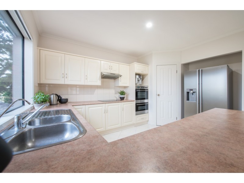 24 Freebairn Drive, Hallett Cove SA 5158