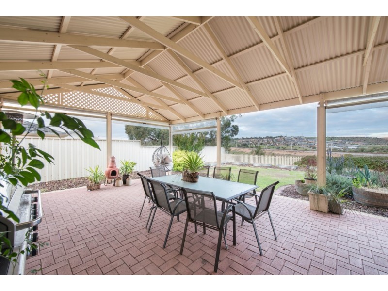 24 Freebairn Drive, Hallett Cove SA 5158