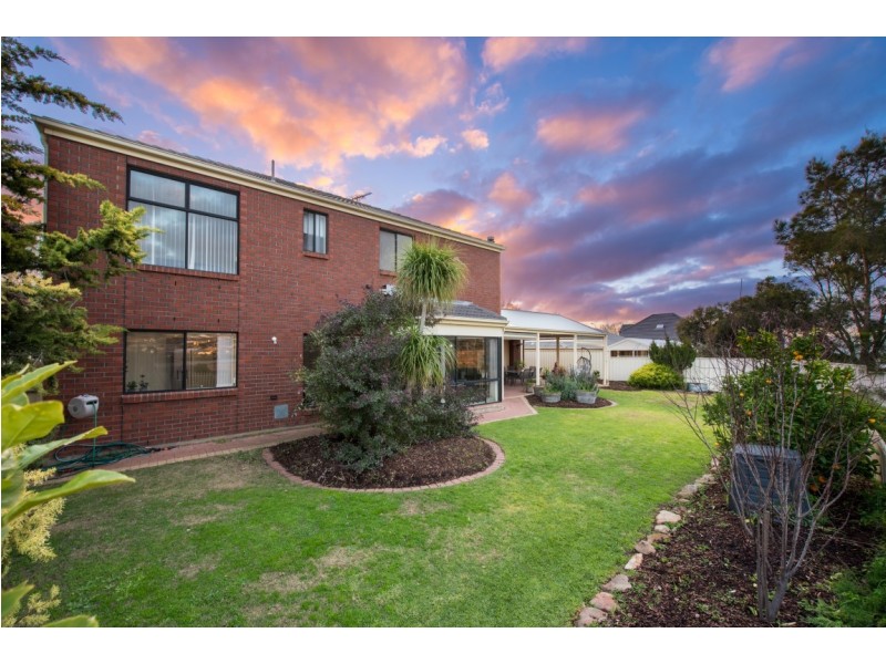 24 Freebairn Drive, Hallett Cove SA 5158
