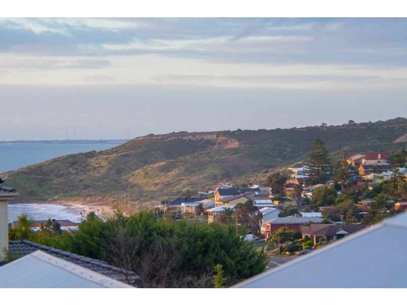 24 Freebairn Drive, Hallett Cove SA 5158