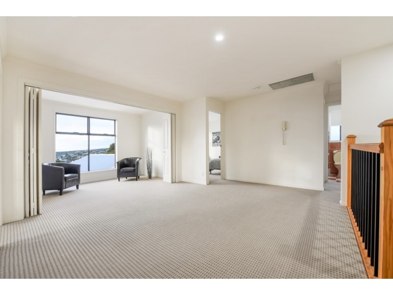 24 Freebairn Drive, Hallett Cove SA 5158