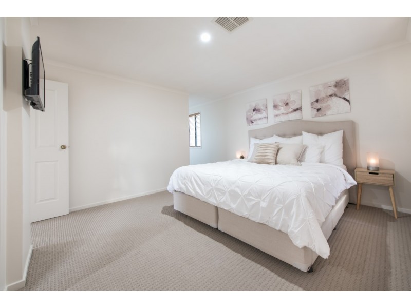 24 Freebairn Drive, Hallett Cove SA 5158