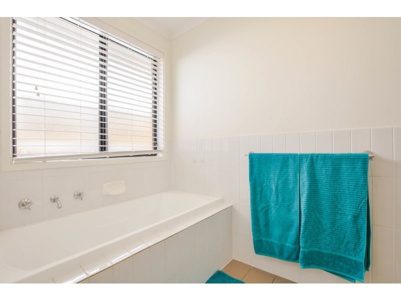 16 Edithburgh Avenue, Seaford Rise SA 5169