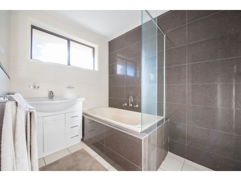 5 Alpine Rd, Happy Valley SA 5159