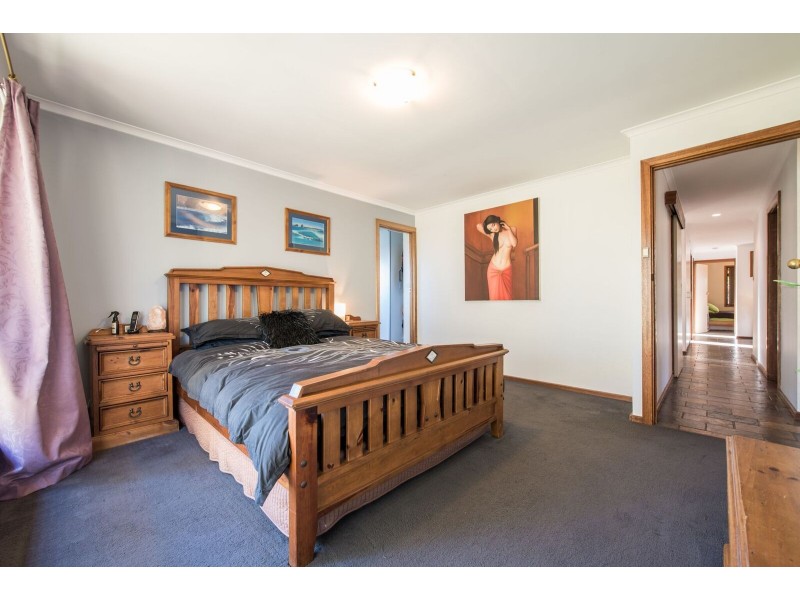 5 Alpine Rd, Happy Valley SA 5159