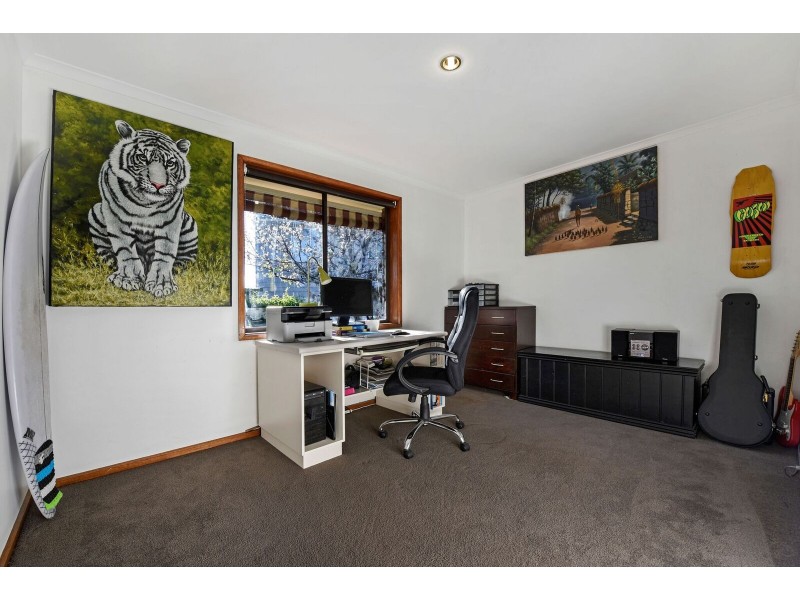 5 Alpine Rd, Happy Valley SA 5159