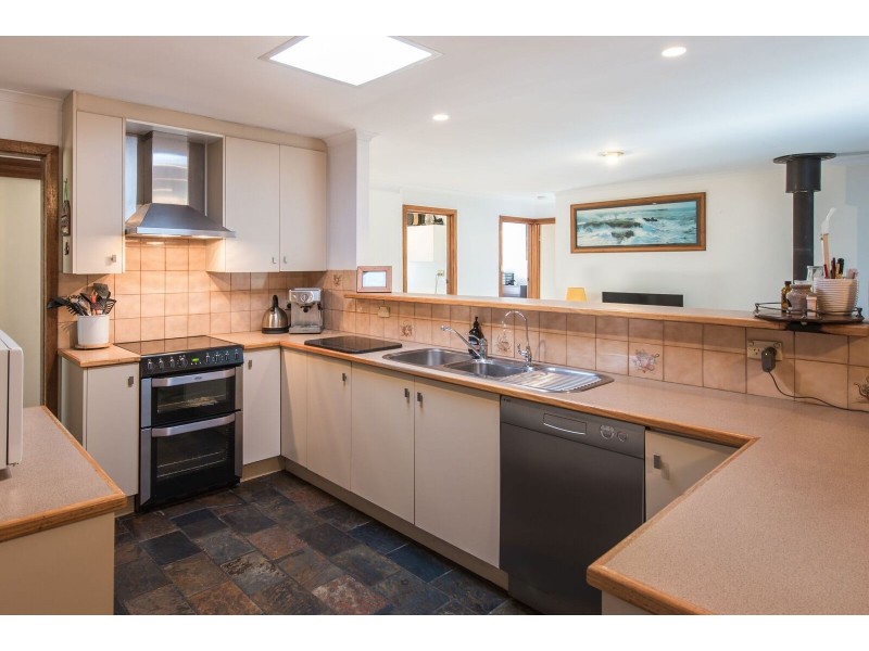 5 Alpine Rd, Happy Valley SA 5159