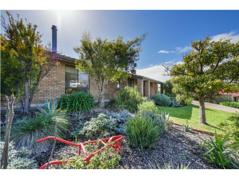 8 Mark Court, O’halloran Hill SA 5158