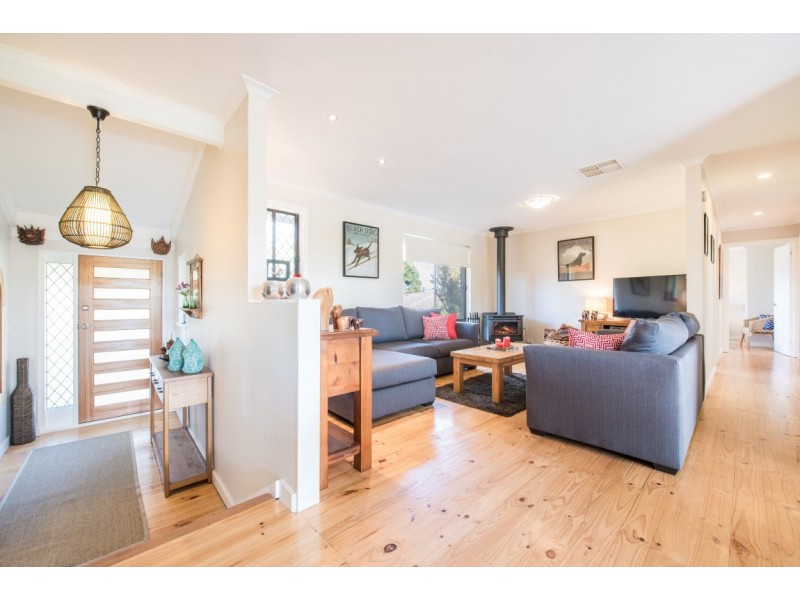 8 Mark Court, O’halloran Hill SA 5158