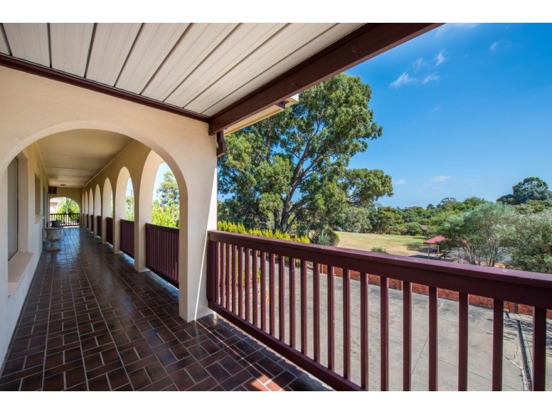 1 Vendale Drive, Flagstaff Hill SA 5159