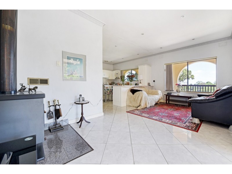 1 Vendale Drive, Flagstaff Hill SA 5159