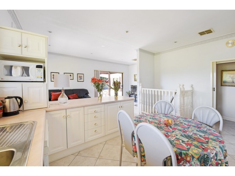 1 Vendale Drive, Flagstaff Hill SA 5159