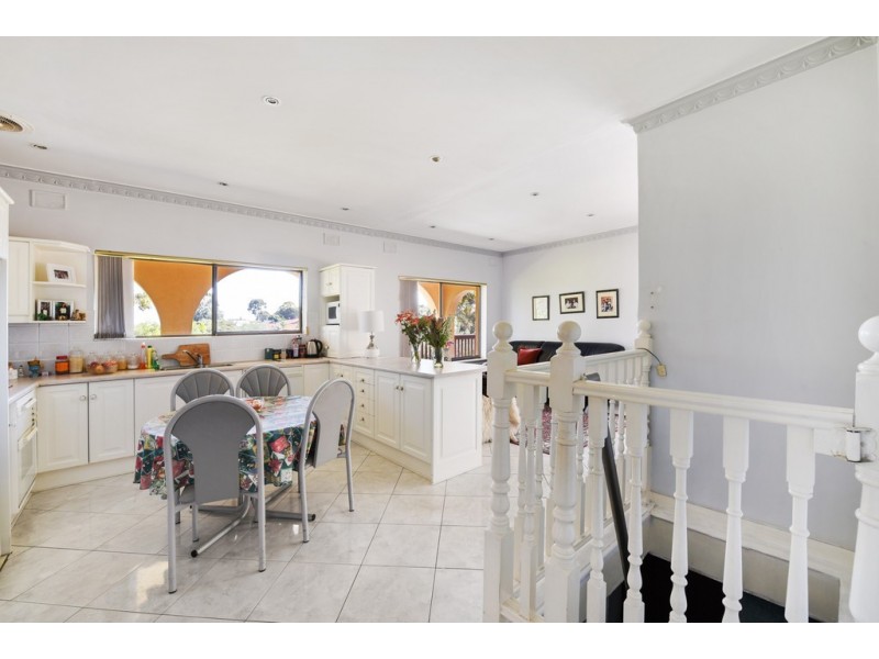 1 Vendale Drive, Flagstaff Hill SA 5159