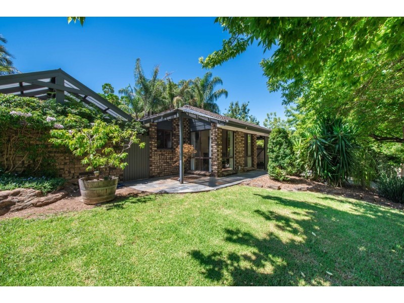 9 Chifley Crescent, Trott Park SA 5158