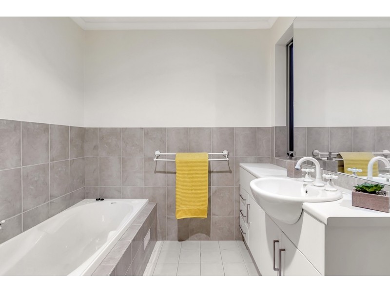 70 Hindmarsh Circuit, Mawson Lakes SA 5095