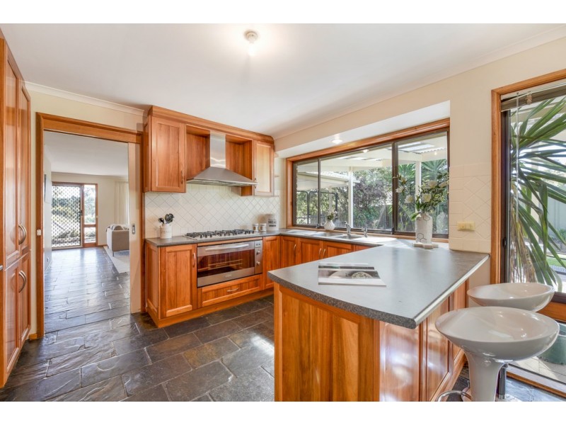 15 Scarvell Avenue, Trott Park SA 5158