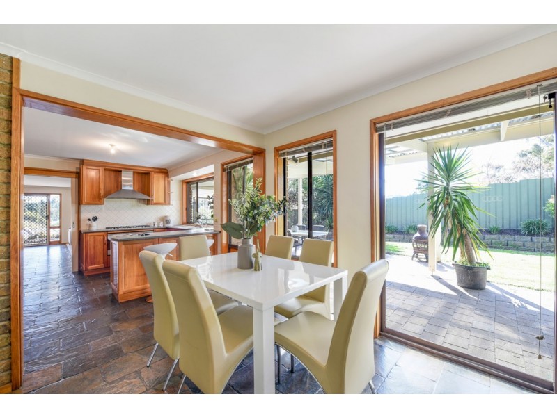 15 Scarvell Avenue, Trott Park SA 5158