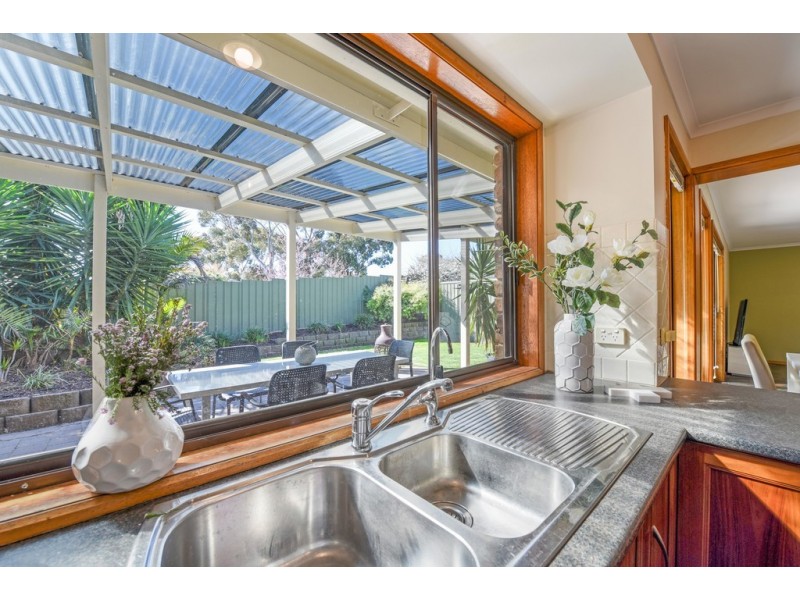 15 Scarvell Avenue, Trott Park SA 5158