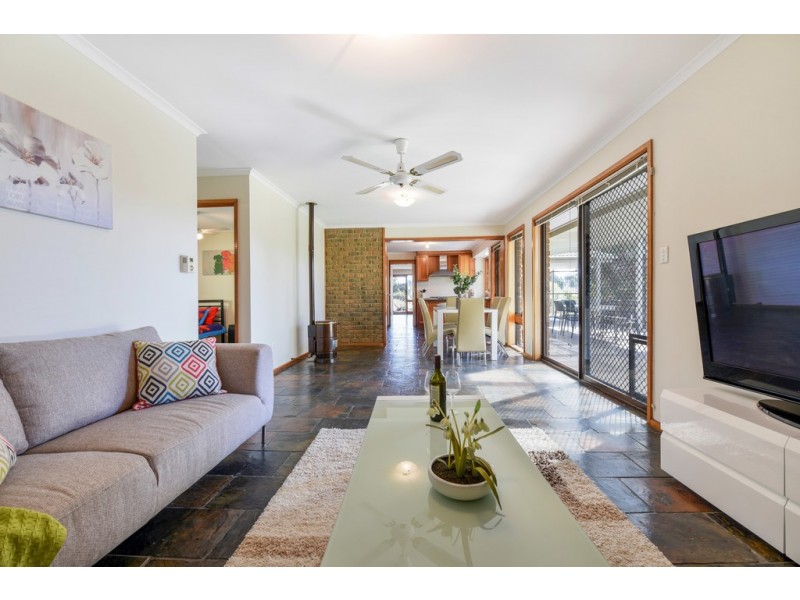 15 Scarvell Avenue, Trott Park SA 5158