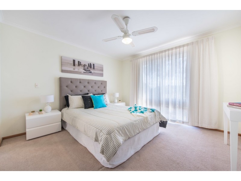 15 Scarvell Avenue, Trott Park SA 5158