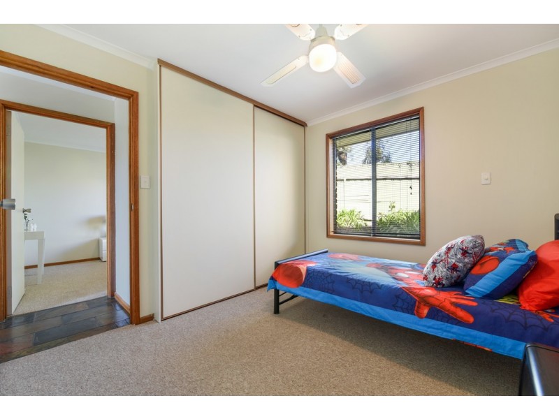 15 Scarvell Avenue, Trott Park SA 5158