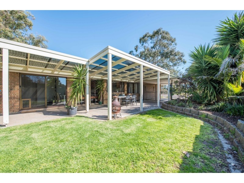 15 Scarvell Avenue, Trott Park SA 5158