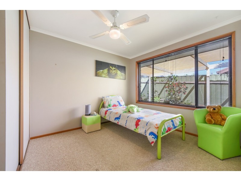 15 Scarvell Avenue, Trott Park SA 5158