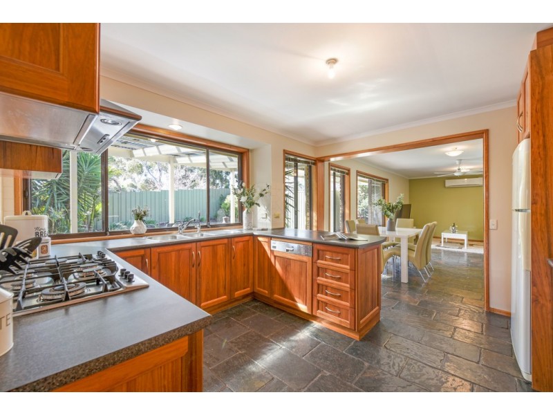 15 Scarvell Avenue, Trott Park SA 5158