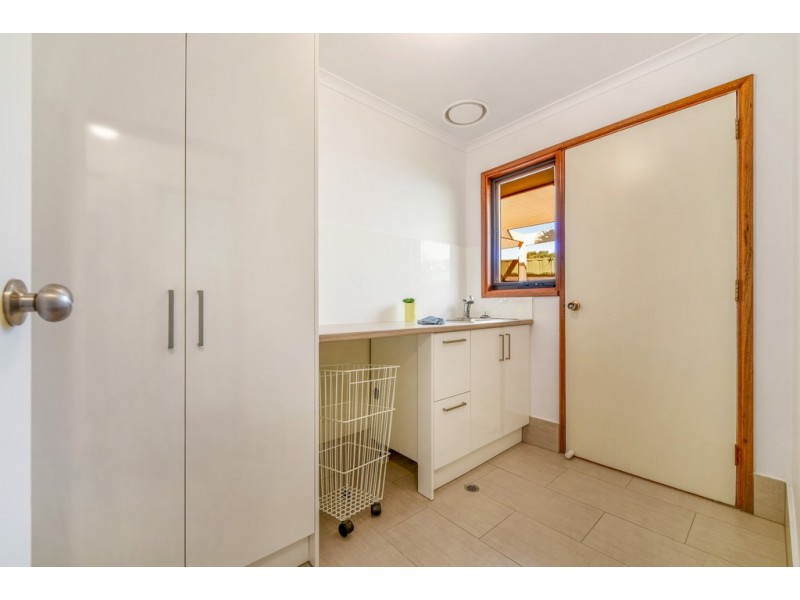15 Scarvell Avenue, Trott Park SA 5158