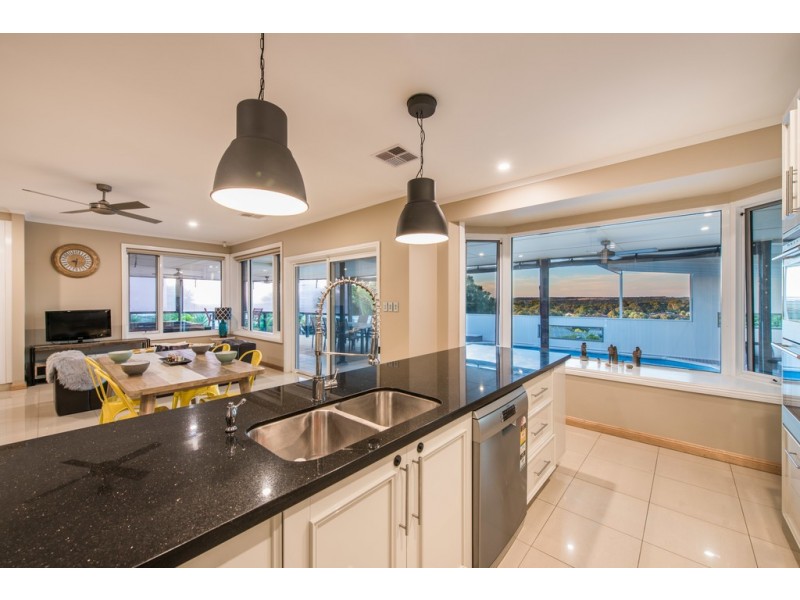 48 Horseshoe Drive, Woodcroft SA 5162