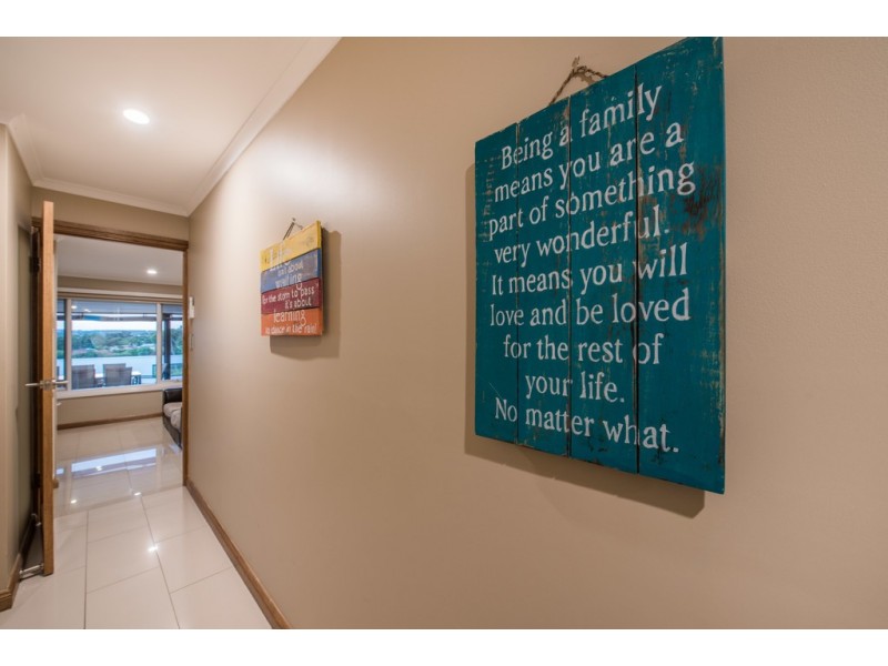 48 Horseshoe Drive, Woodcroft SA 5162