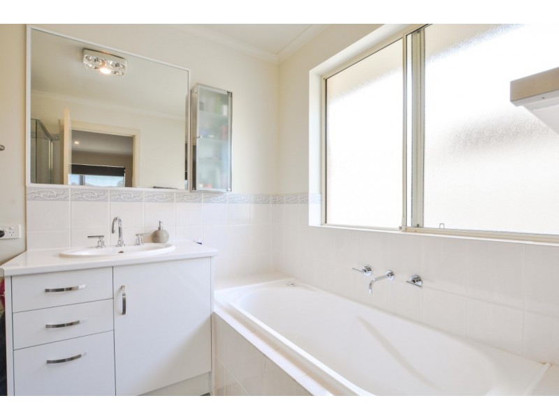 25 Jimmy Watson Drive, Woodcroft SA 5162