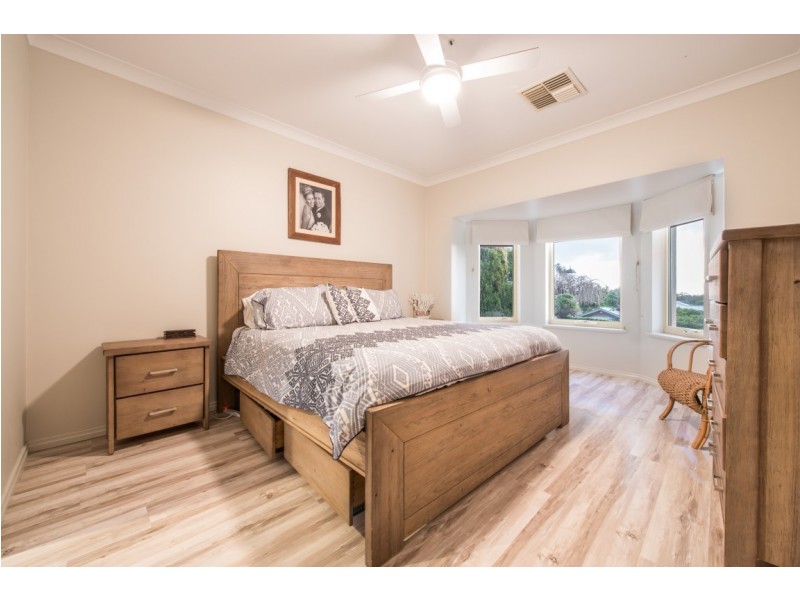 43 Horseshoe Drive, Woodcroft SA 5162