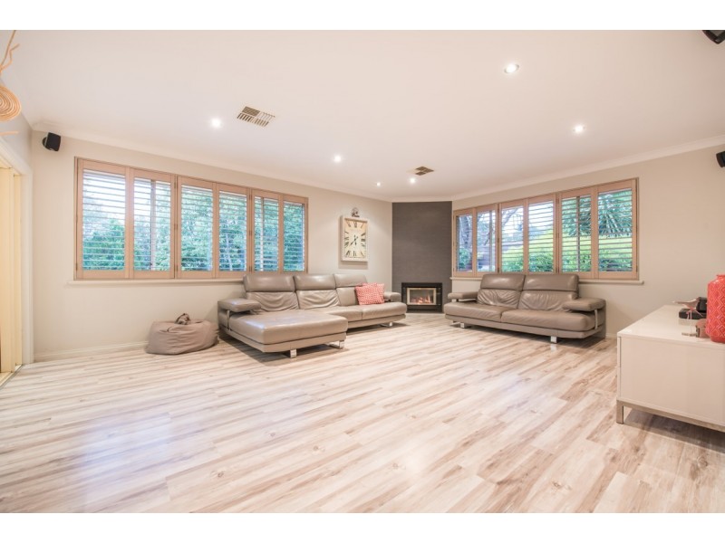 43 Horseshoe Drive, Woodcroft SA 5162