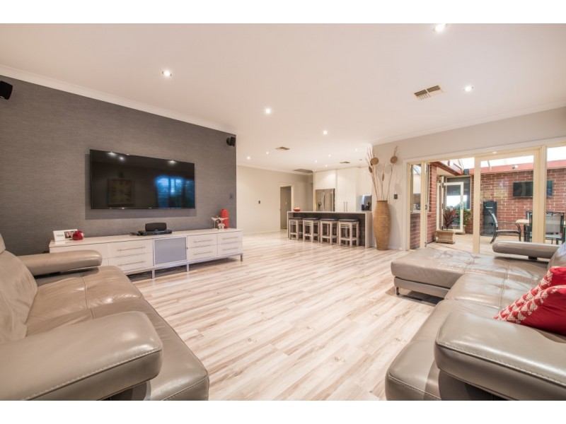 43 Horseshoe Drive, Woodcroft SA 5162