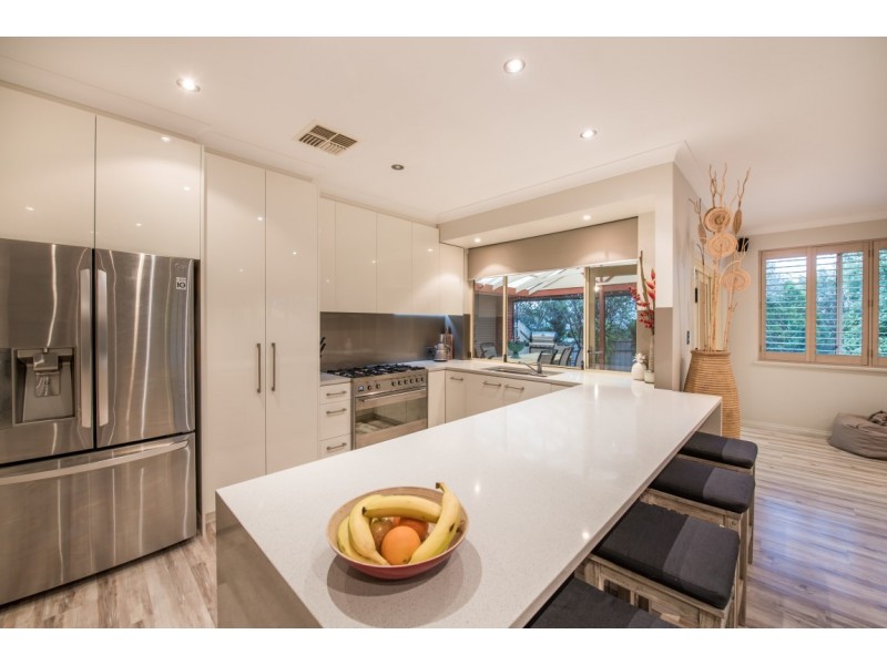 43 Horseshoe Drive, Woodcroft SA 5162