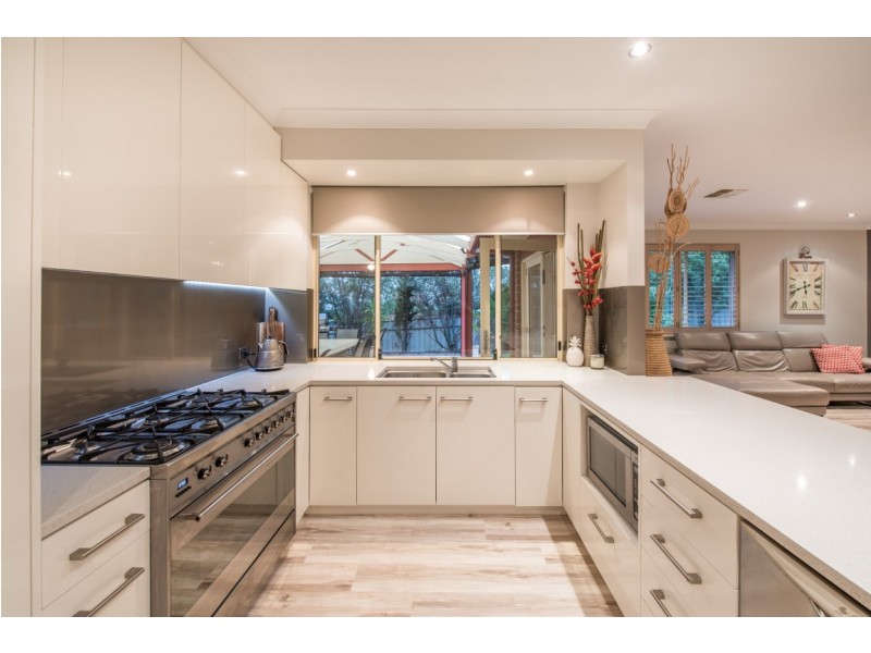 43 Horseshoe Drive, Woodcroft SA 5162