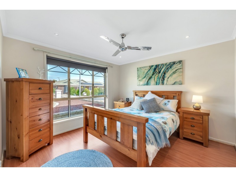 44 Tobin Crescent, Woodcroft SA 5162