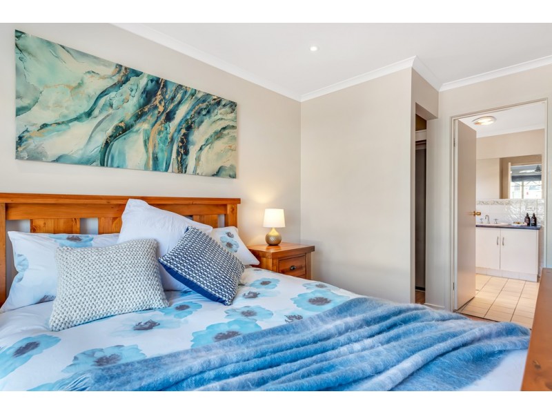 44 Tobin Crescent, Woodcroft SA 5162