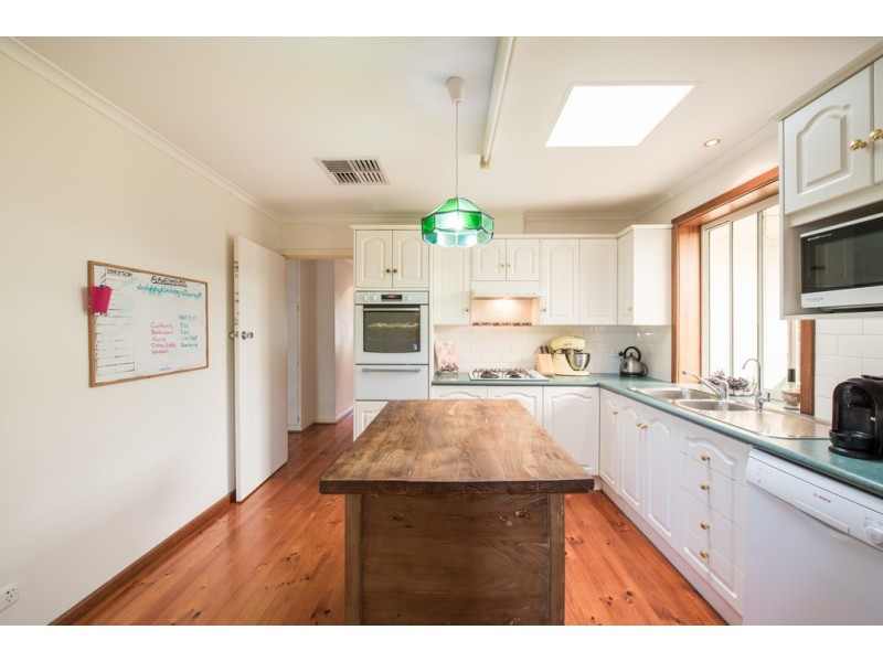 10 Dominic Crescent, Morphett Vale SA 5162