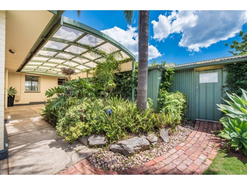 10 Dominic Crescent, Morphett Vale SA 5162