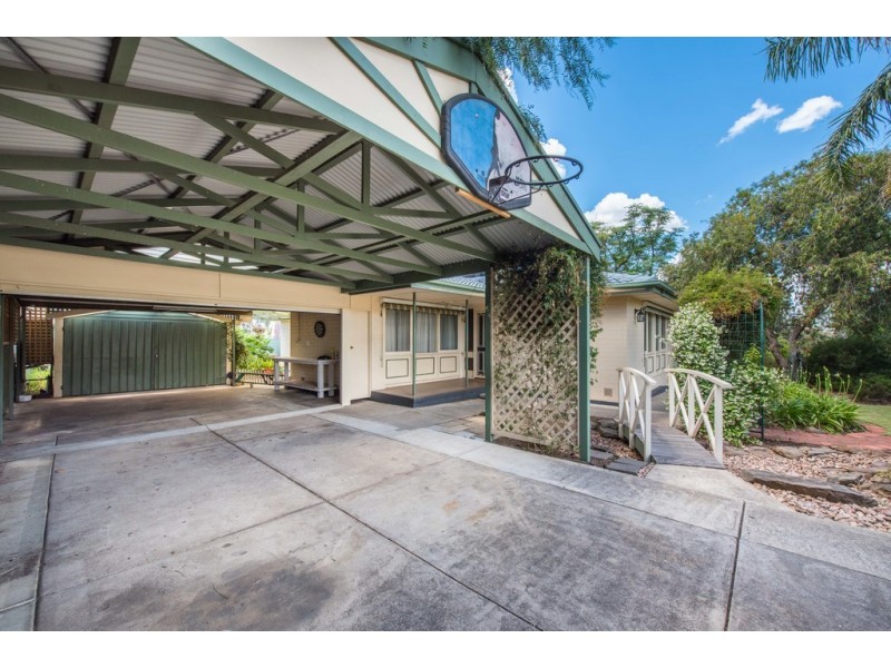 10 Dominic Crescent, Morphett Vale SA 5162