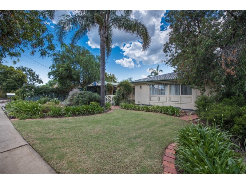 10 Dominic Crescent, Morphett Vale SA 5162