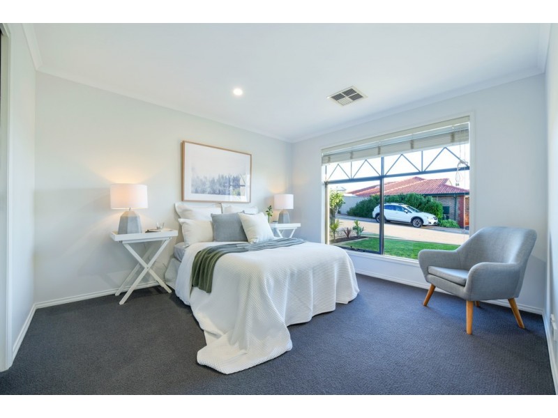 9 Hawksnest Avenue, Seaford Rise SA 5169
