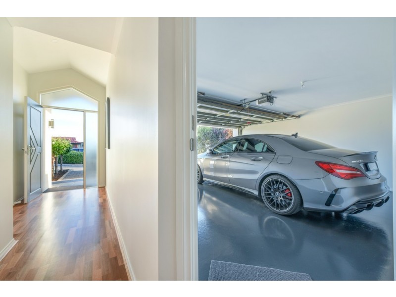 9 Hawksnest Avenue, Seaford Rise SA 5169