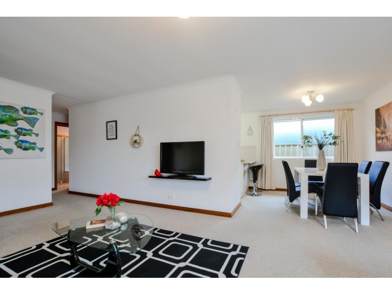 9 Barossa Way, Woodcroft SA 5162