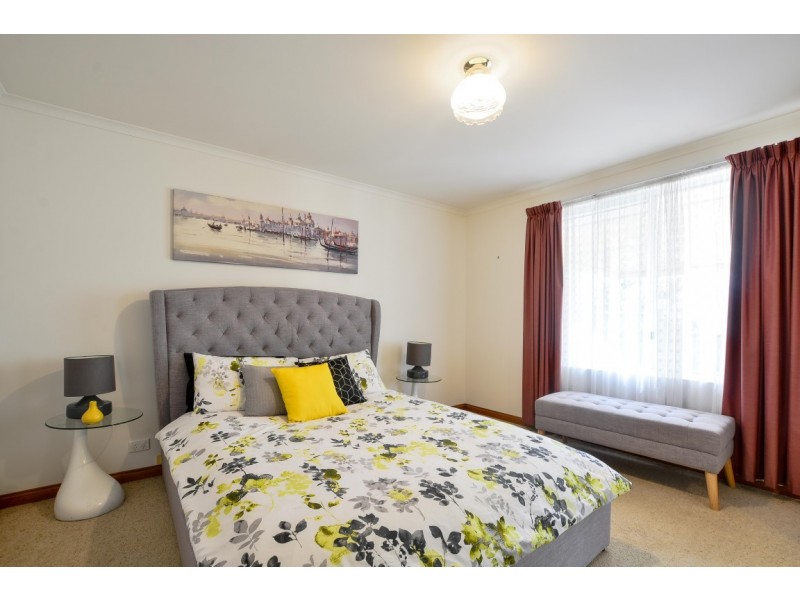 9 Barossa Way, Woodcroft SA 5162