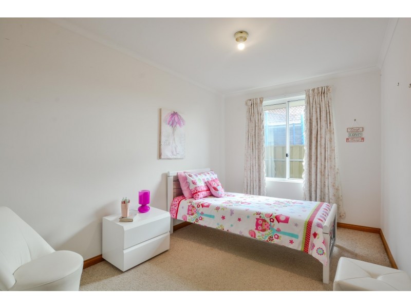 9 Barossa Way, Woodcroft SA 5162