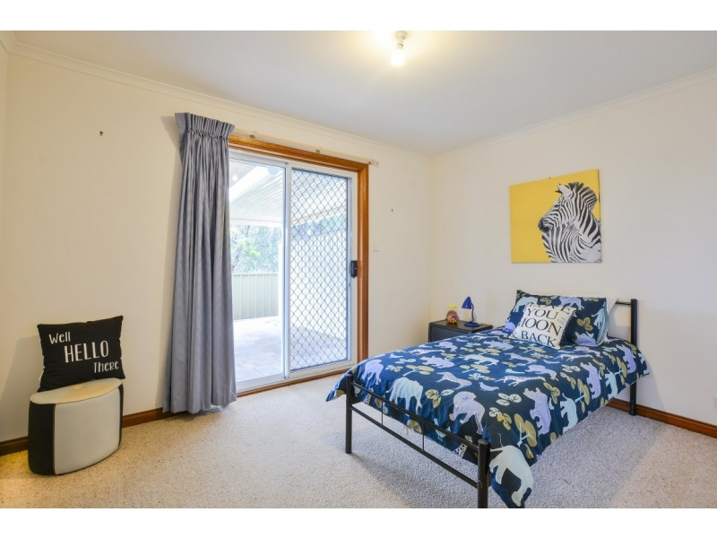 9 Barossa Way, Woodcroft SA 5162